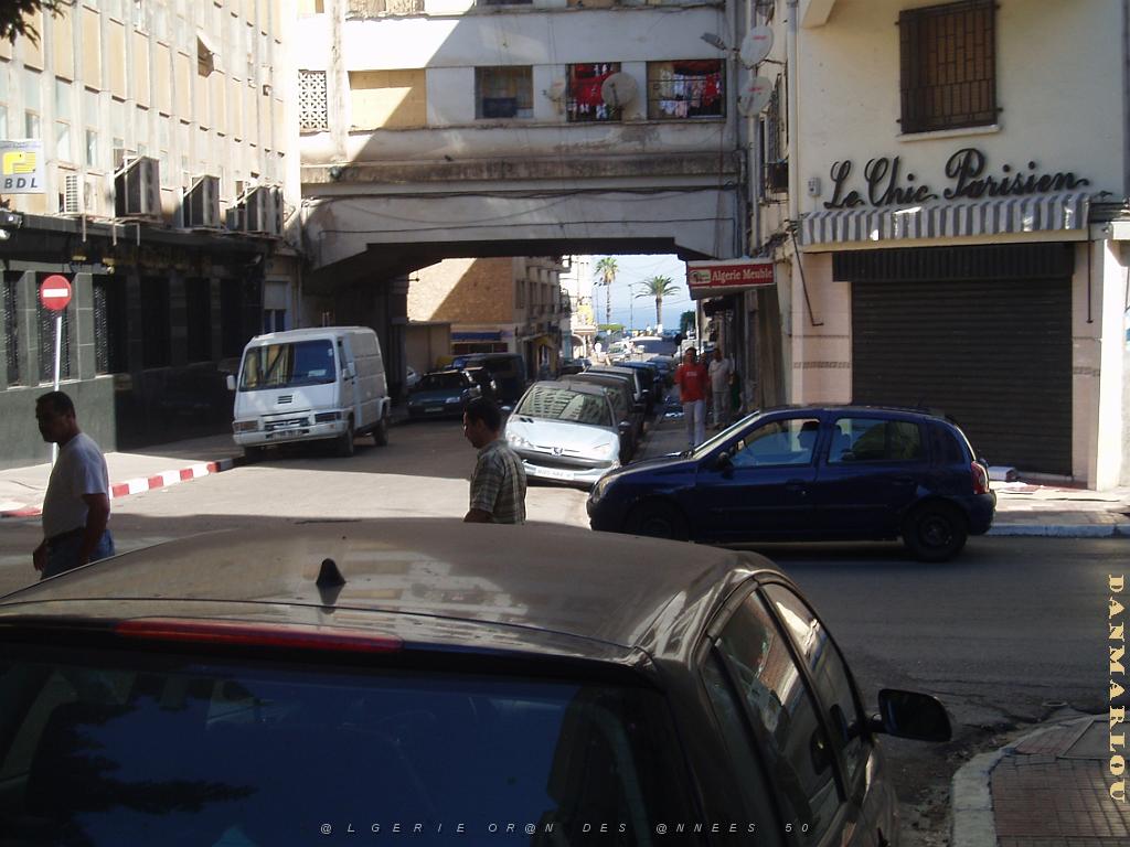 ORAN AOUT 2006 RESIDENCE PERRET RUE COL. MOLL MIRAMAR.JPG